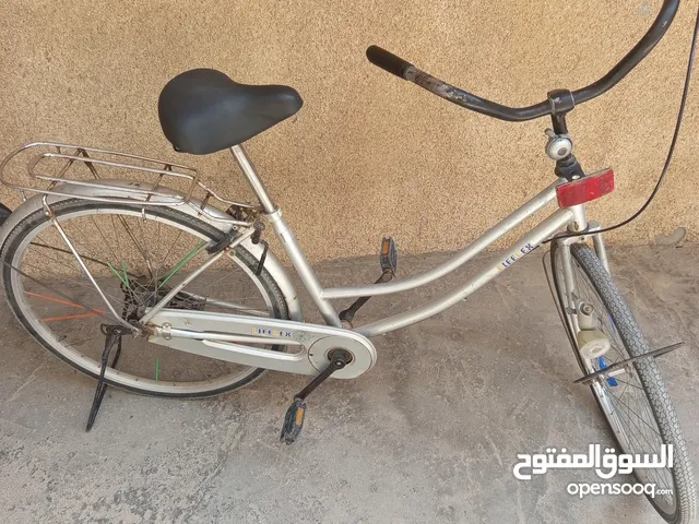 بايسكل للبيع سياحي سعره الف85,000 قفل