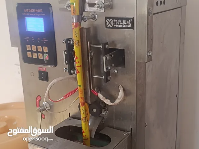 مكينة تعبية وتغليف عصيرات البان زيوت شغال مشروط دخلها لا يقل عن 10 سعودي شهريا
