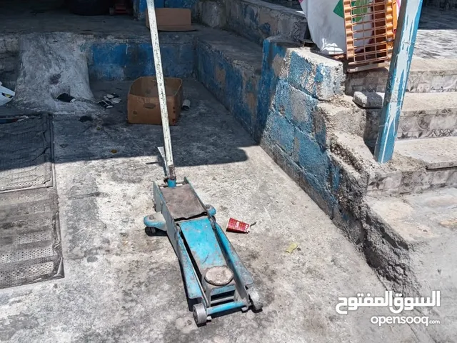 محل للبيع اوعده بنشر المحل موقعو على دوار الشوحه قبل دوار البياضه البيع بغايت السفر