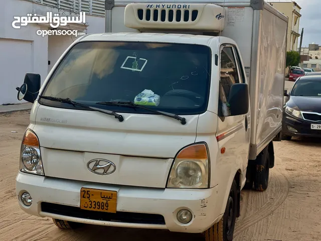 Refrigerator Hyundai 2012 in Tripoli