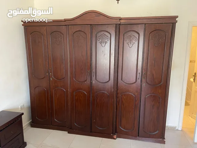 غرفة نوم ماستر خزانة 6درف سرير مزدوج بدون فرشة كومودينة عدد2 تواليت