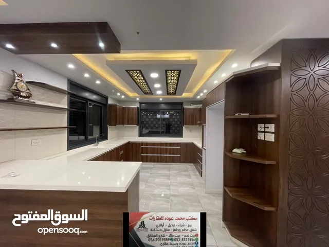للايجار في اجمل مواقع راس بيت جالا شقة تشطيب سوبر ديلوكس طابق اول