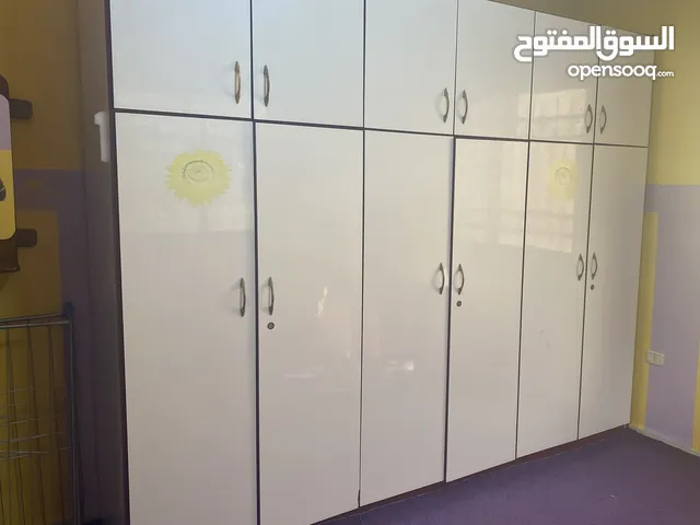 خزانة و مكتب تفصيل مش تجاري بحالة ممتازة