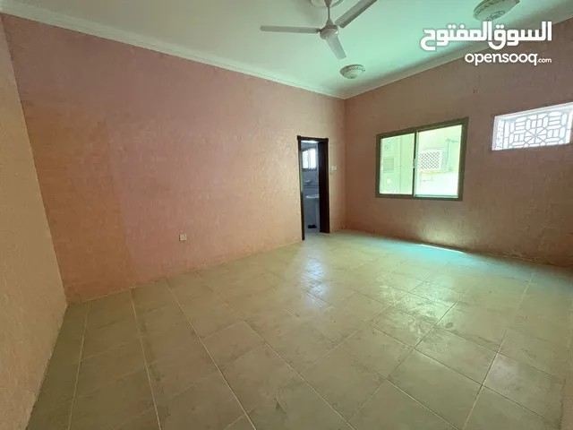 للإيجار شقة عائلية واسعة في جد علي بسعر ممتاز