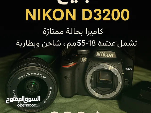 للبيع (كاميرا نيكون D3200 بحالة ممتازة)