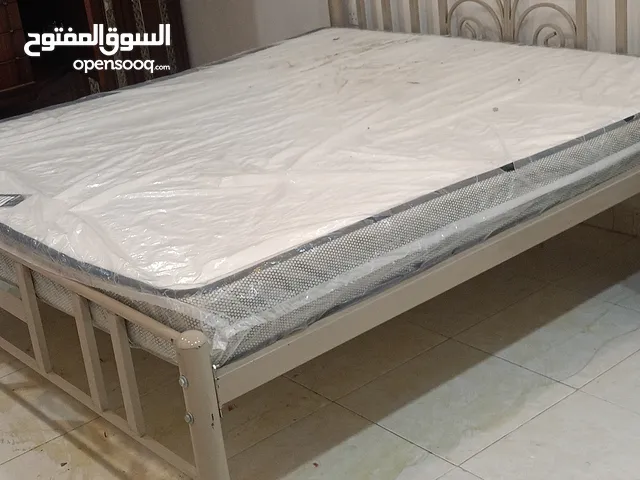 سرير للبيع