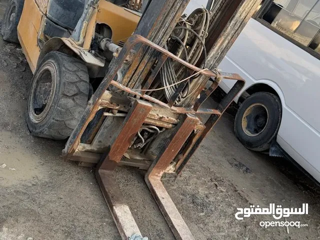 caterpillar forklift- hyundai