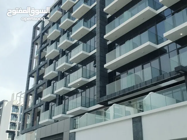بالقرب من برج خليفه 3 غرف وصاله للإيجار السنوي اول ساكن بنايه جديده