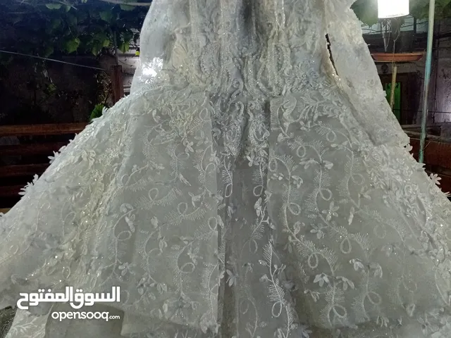 فساتين اعراس للبيع...بسعر حرررررق وربنا يرزق الجميع