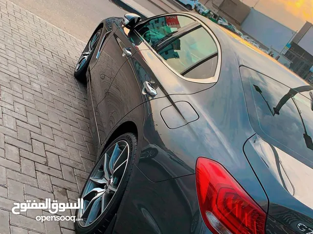 جنسسز G70 فئه البرستيج مديل19 حادثها جاملغ الايمن وشويه من البنيد