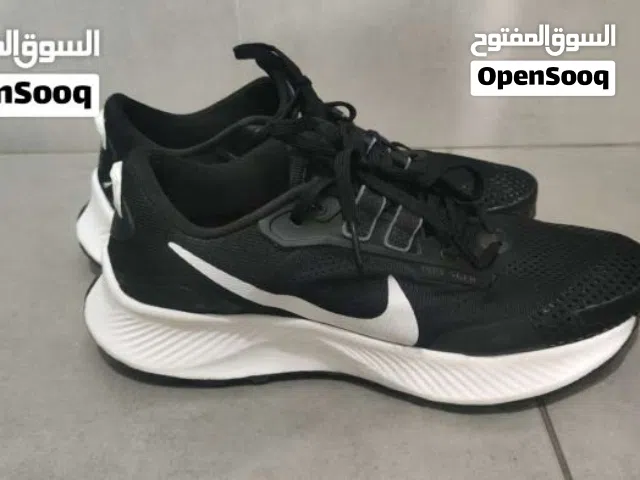 احذية رياضية مستعملة للبيع او البدل