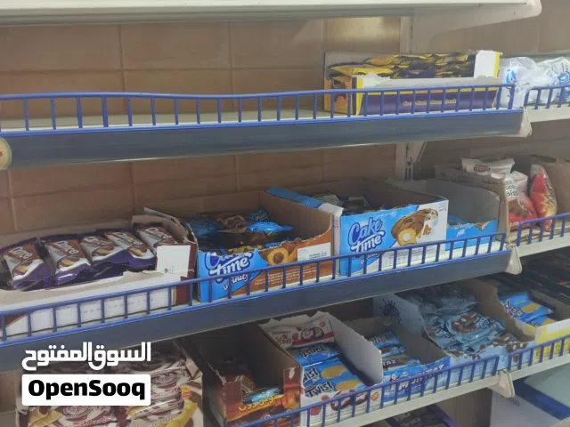 كفتيريا للبيع مع كامل المعدات والبضاعة