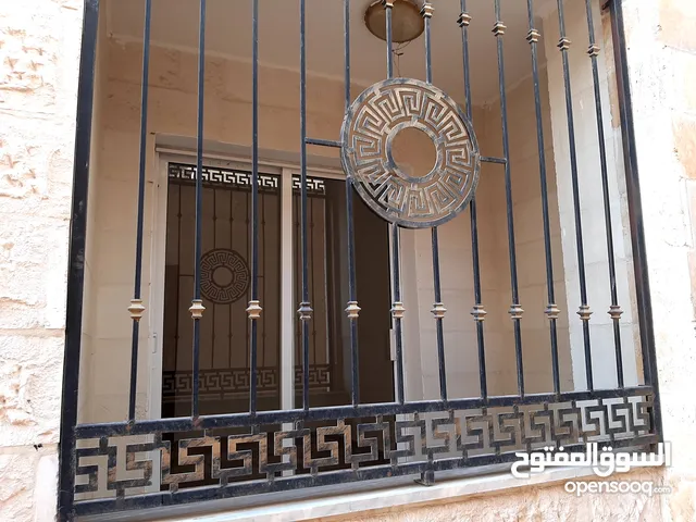 شقة أرضية قرب جامعة اليرموك
