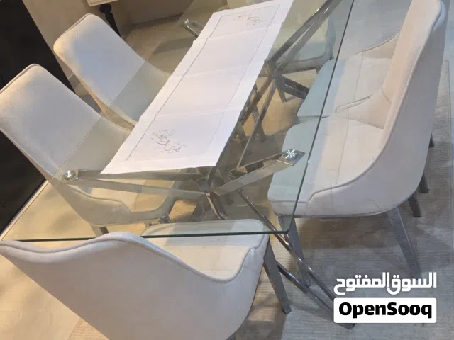 طاولة طعام