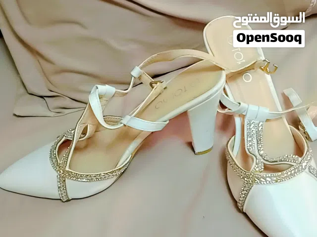 هيلز ابيض كعب عالي