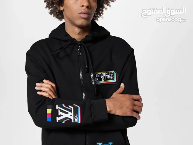 Lv هودي جديد جدا ولم يستعمل من الماركه المعروفه اي شخص جاد يتواصل وسوفه ااتي اليه بنفسي