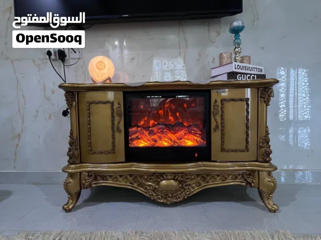 طاوله كلاسيكيه مع شعلة نار
