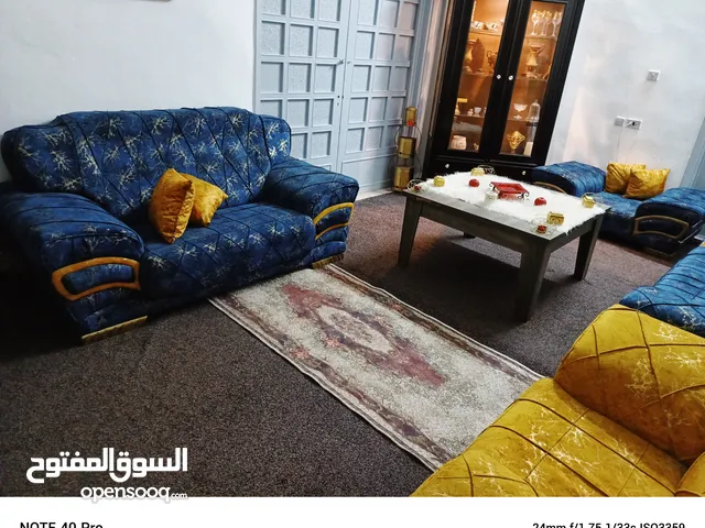 طقم كنب مستورد خشب سويد كامل نضيف جدا ضغط ممتاز مكون من سبعة مقاعد الطقم ثقيل ومريح لاصحاب الذوق
