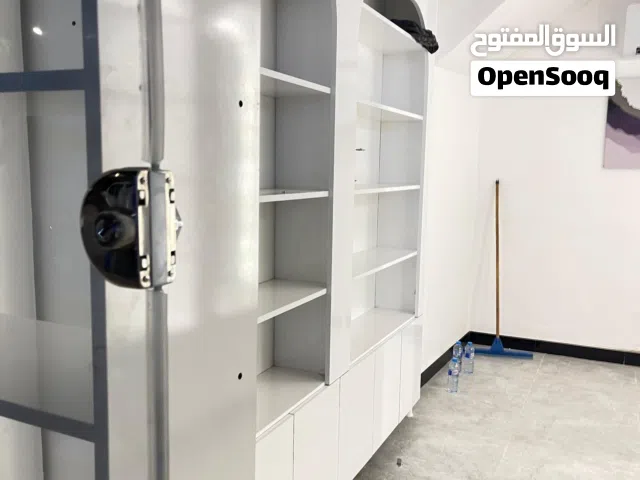 رفوف لللبيع