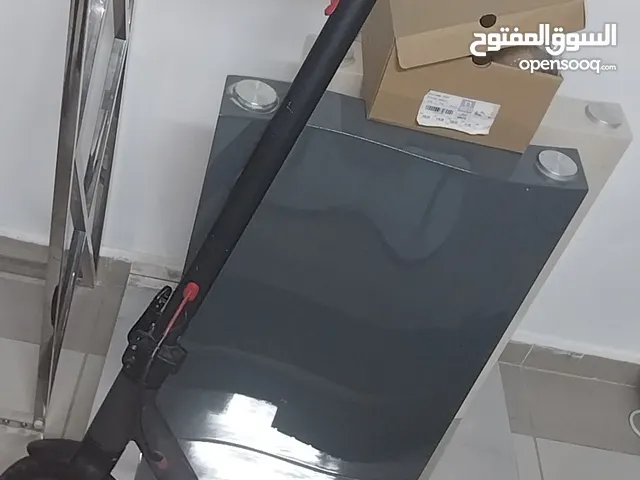 للبيع سكوتر كهربائي مع سكوتر كهربائي بتحكم ارجل