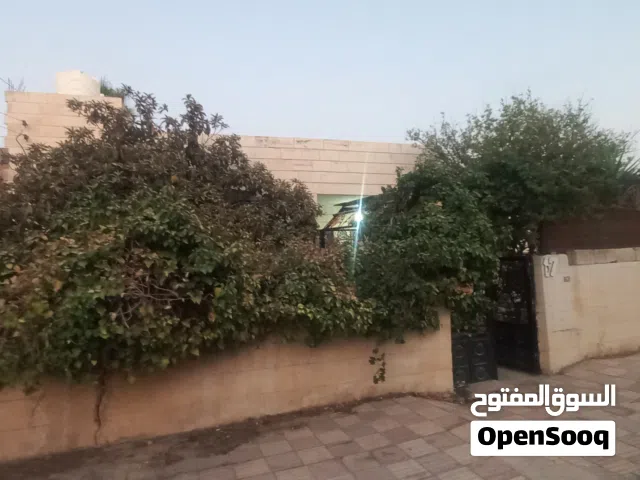 190 m2 5 Bedrooms Townhouse for Sale in Amman Jawa