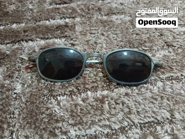 نظارة كلاسيكية عمرها فوق ال30 سنة