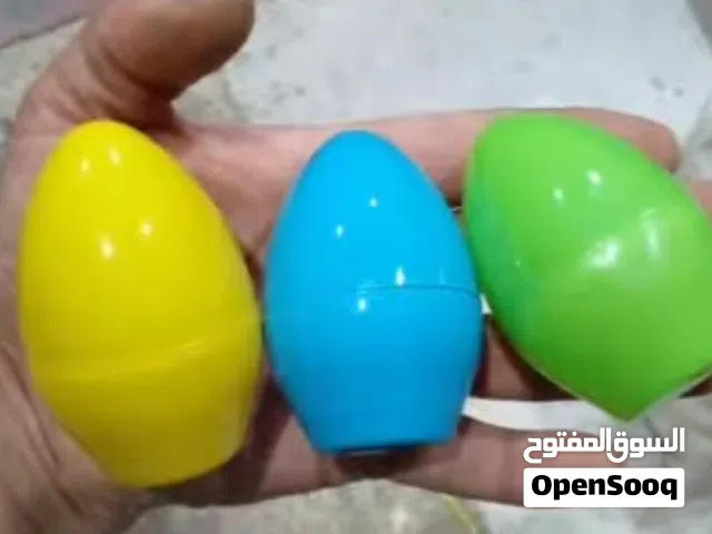 كبسولات تغليف ألعاب. وهدايا ومفاجأت البيض