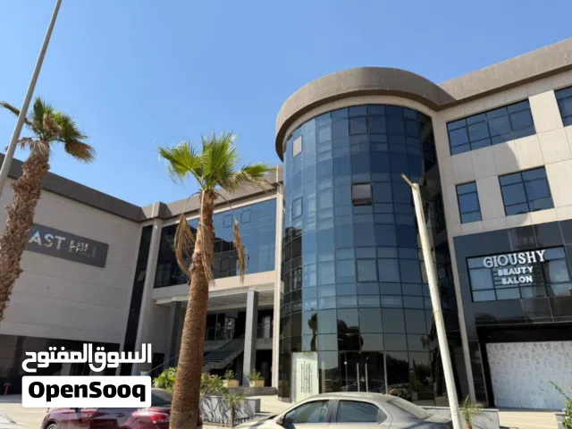 عيادة للايجار بإيست هيل مول الجولدن سكوير