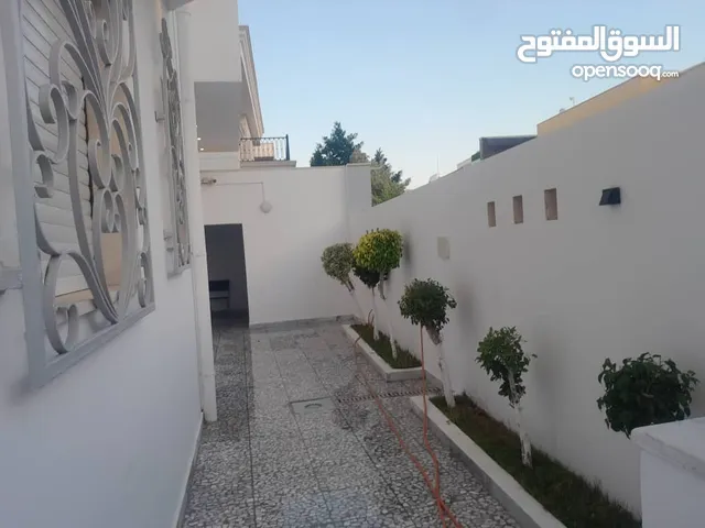 250 m2 More than 6 bedrooms Villa for Rent in Tripoli Al-Sabaa