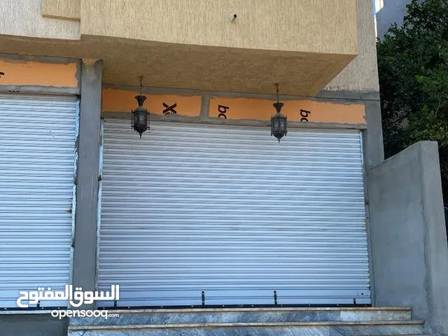 محل للايجار دورين مساحته 160 كم مكانه طريق الخدمة سوق الجمعه بقرب من مدرسه احمد كاره