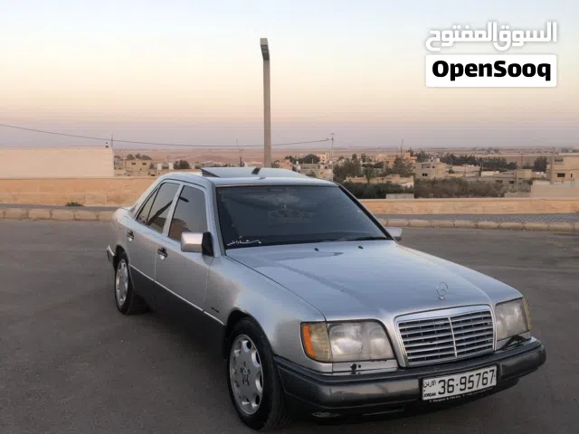 1990 مرسيدس بنز الفئة-E E 200