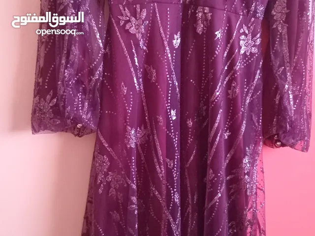 فستان سهره خطبة السعر قابل للتفاوض وبحالة الجديد الفستان