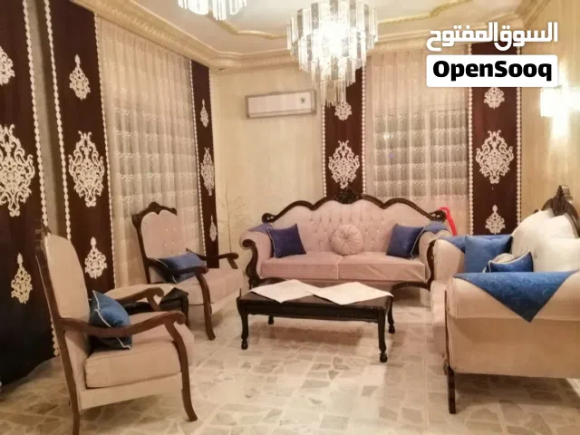 طقم كنب فاخر بحاله ممتازة