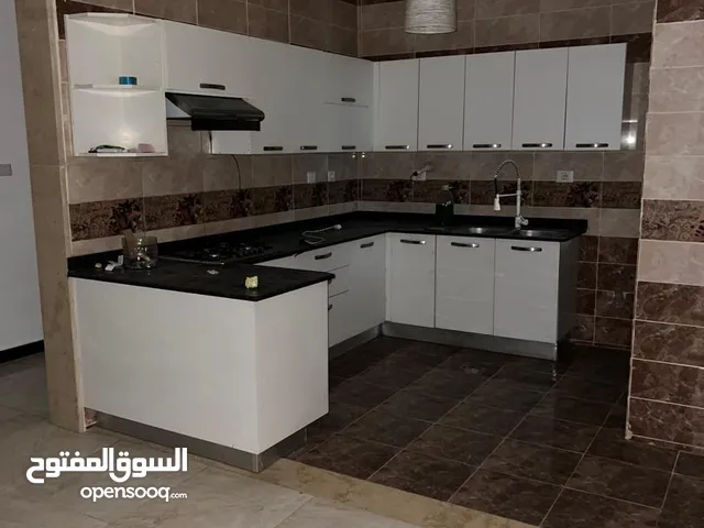 شقة للبيع في طريق شوك . مقسم النقا