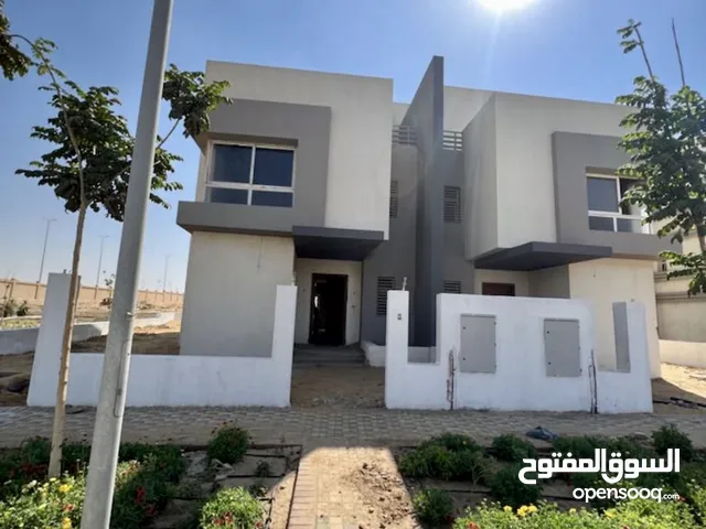 280 m2 4 Bedrooms Villa for Sale in Cairo Fifth Settlement