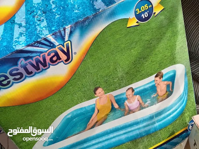 فراش بيت مستعمل و نظيف مع ملابس و مسبح