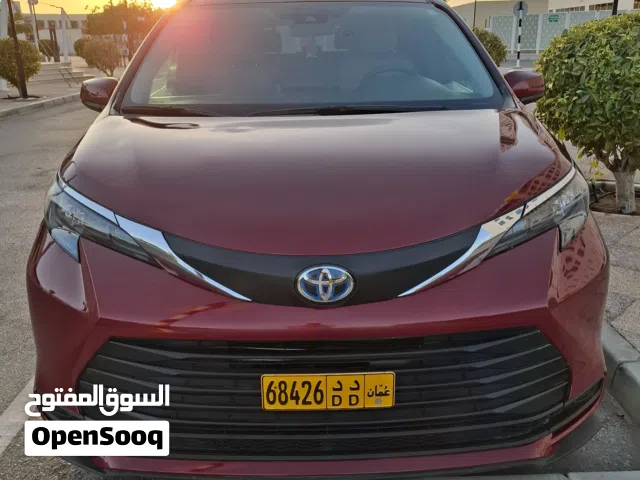 2025 Toyota Sienna LE