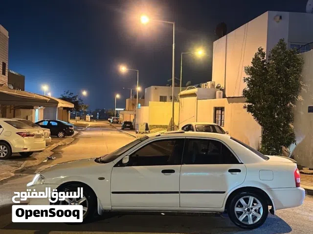 2000 مازدا 323