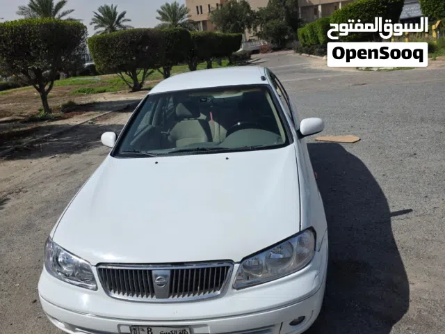 2005 نيسان صني Standard