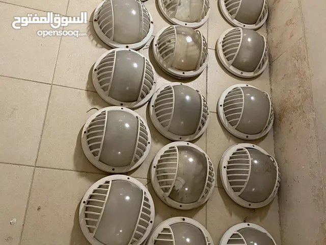 مجموعة إضاءات داخلية + إضاءات خارجية للسور مستعمل وبحالة جيدة عدد 19 ليت