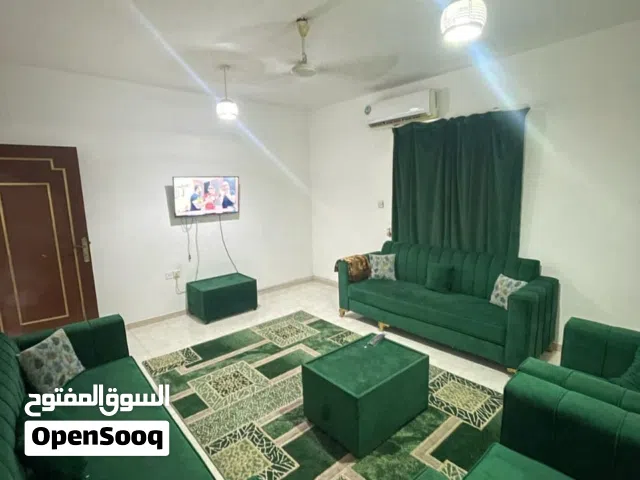 غرفتين وصاله ومطبخ وحمام مفروش الغبره الشماليه قريب شارع 18 نوفمبر