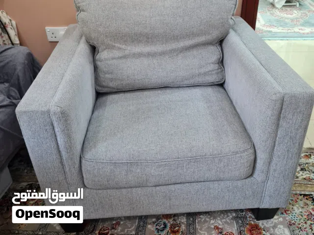 كنب رصاصي مناسب لغرفة جلوس