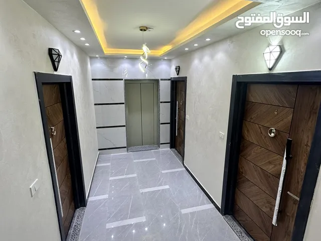 شقة فاخرة اول فني  للبيع بمساحة 145م للبيع في اربد مجمع عمان الجديد