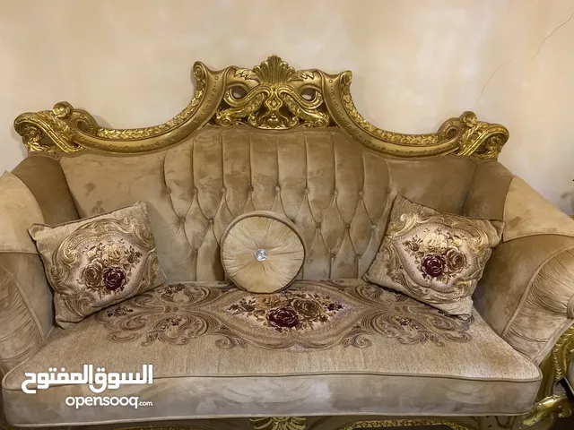 طقم كنب مع طقم سفره كلاسك للبيع