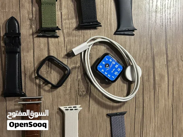 Apple watch SE 44mm ساعة ابل SE مع شاحنها الاصلي و 7 كساتك  الحجم 44 مم