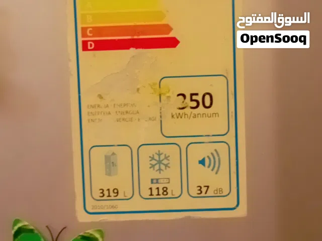 ثلاجه شارب للبيع لايوجد اي خلل فيها او ضرب سبب البيع رحيل ع بيت تاني