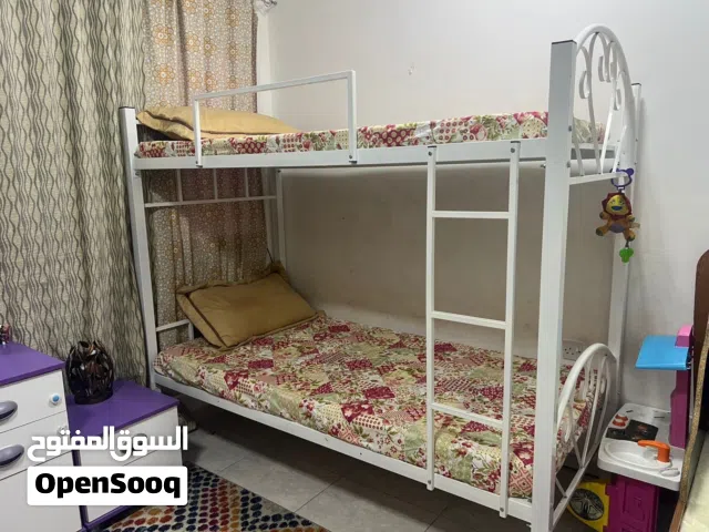 اثاث منزلي للبيع بحالة جيدة