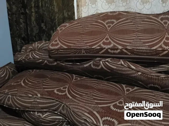 فراش عربي عدد 5 مع زاوية ومساند مع موكيته 4×4  +جلسة عربية كبيره بحاجة لثياب جداد مع فرشة تخت ضغط 20