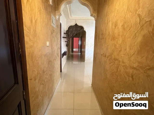 شقة فارغة للإيجار مساحة 152 قبل دائرة الإفتاء مقابل مستشفى الرويال