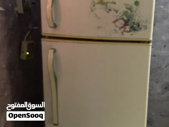 مجمدة مستعمل 16 قدم.  اجمد شغالة  وثلاجة. ايضا مستعمل واجمد وبرودة ممتازة